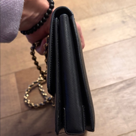 💕 Salvatore Ferragamo Black Crossbody Bag with Gold Chain - Picture 9 of 10